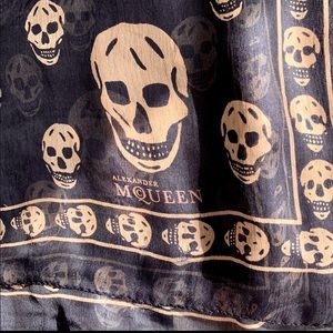 Alexander McQueen Classic Skull scarf